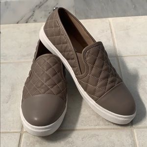 Steve Madden taupe slip on shoes 8 womens